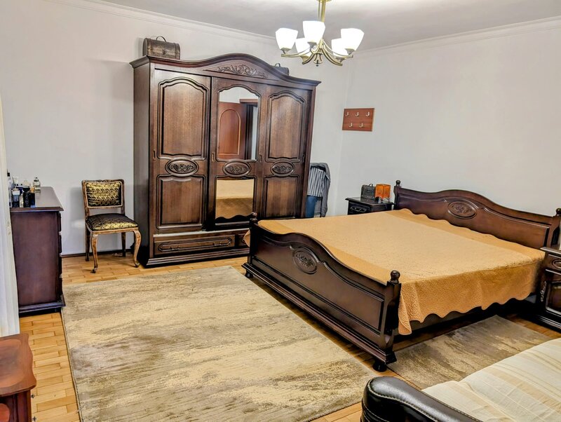 Parc Bazilescu, S+P+1, metrou-5 min, 5 camere+ subsol+ mansarda, 2012,