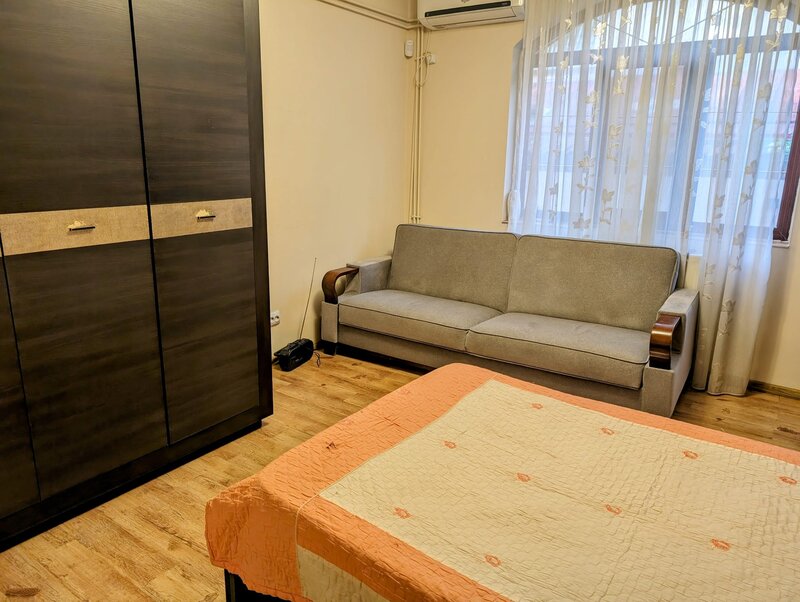 Parc Bazilescu, S+P+1, metrou-5 min, 5 camere+ subsol+ mansarda, 2012,